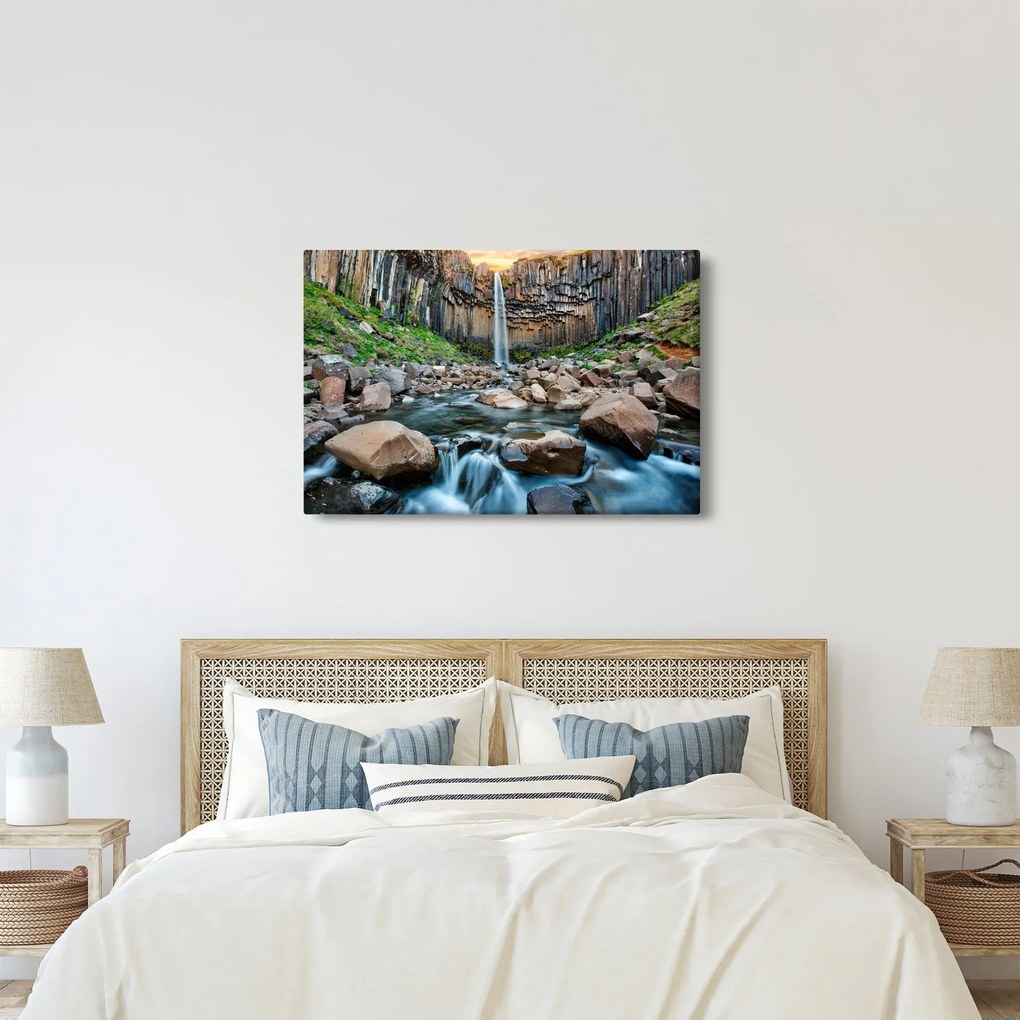 Obraz - Vodopád Svartifoss, Island (90x60 cm)
