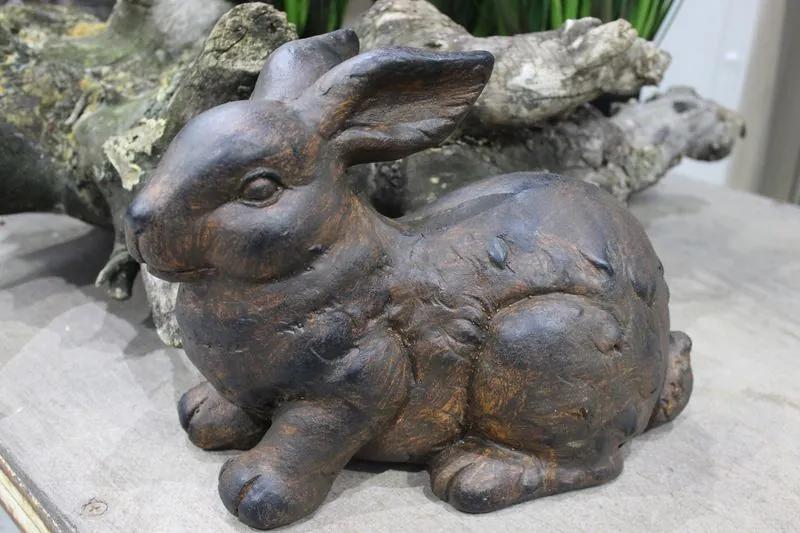 Hnedý záhradný dekoračný zajac 34cm