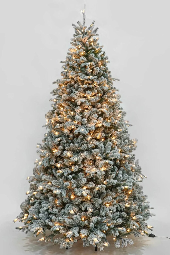 Umelý zasnežený vianočný stromček 240cm 750LED