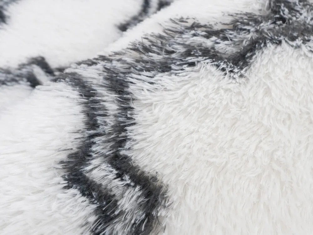 TZ Biely vzorovaný koberec shaggy Decor Latern Rozmer: 100x150 cm