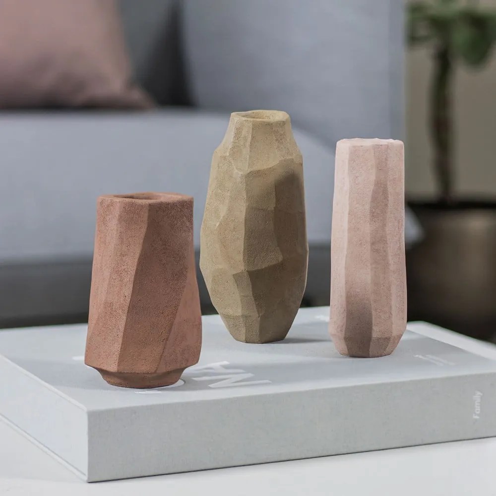 Ružová váza z polyresínu (výška 15,5 cm) Nuki – Mette Ditmer Denmark