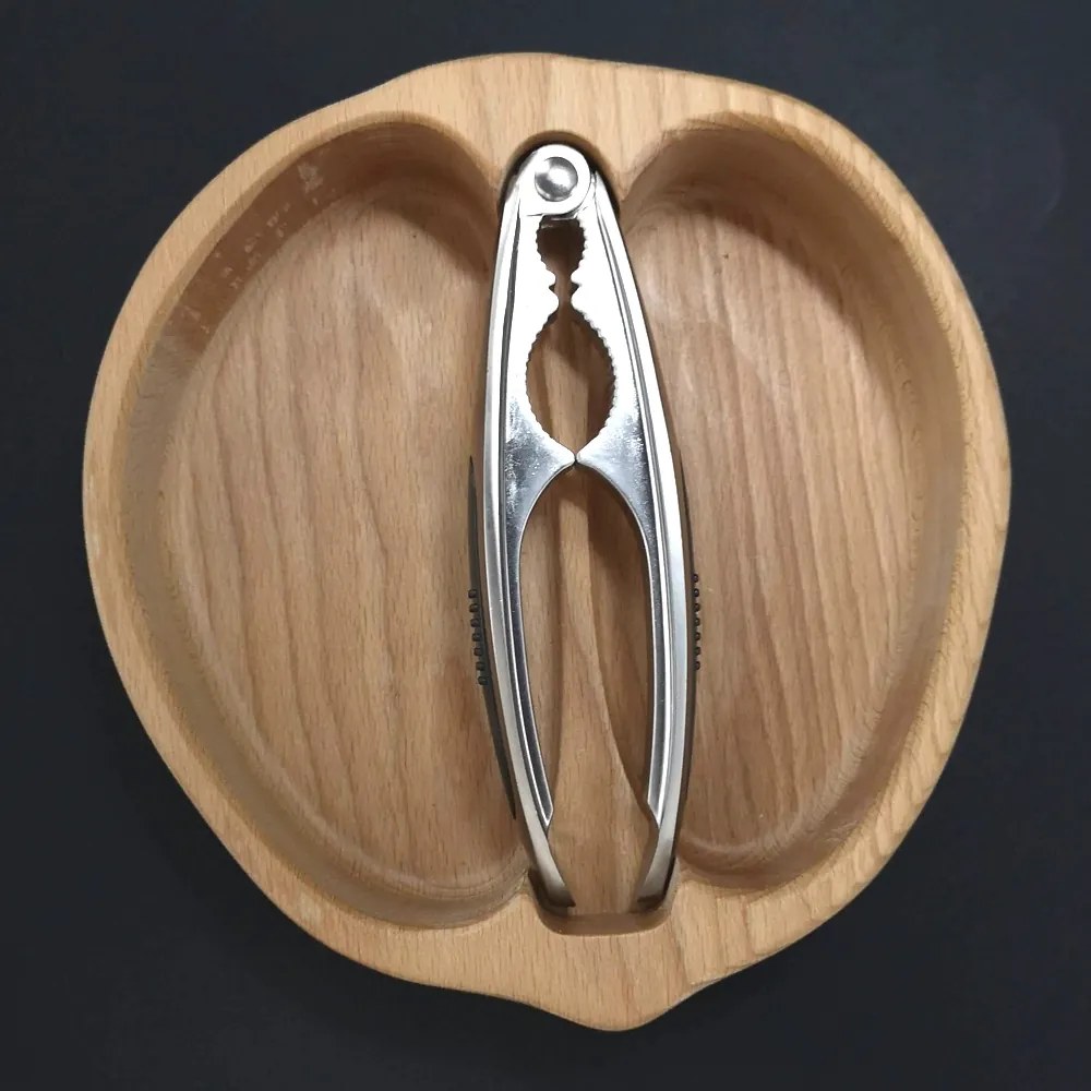 AMADEA Drevená miska v tvare orecha s lúškami, masívne drevo, 19x20x4,5 cm