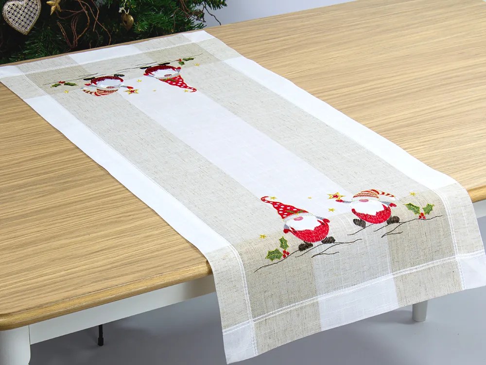 Vianočný vyšívaný obrus Santa Claus TiaHome - 85x85cm