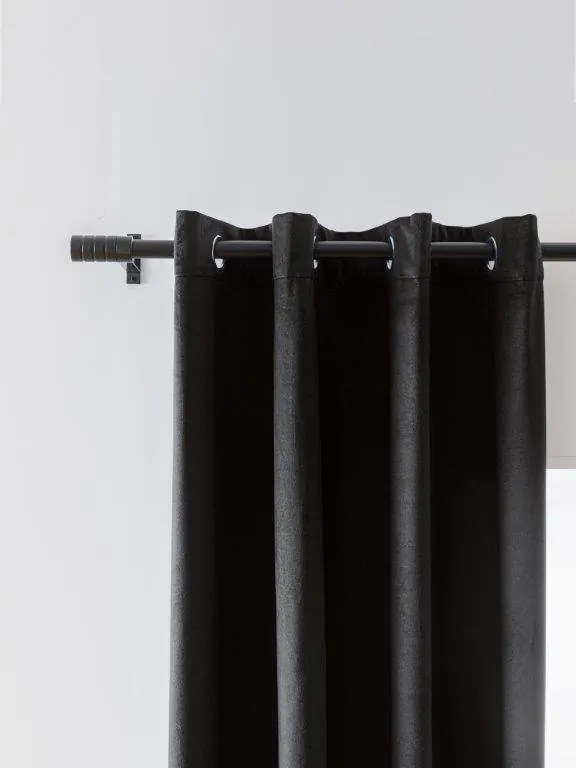 Čierny zatemňovací záves VELVET 140x250 cm Zavesenie: Kovové krúžky