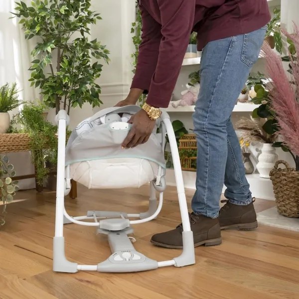 Ingenuity - Detská vibračná hojdačka s melódiou 2v1 SWELL 4xD + 1xC