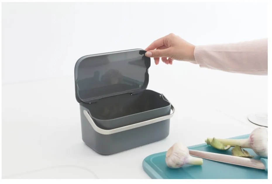 Tmavosivá nádoba na kompostovateľný odpad 1,8 l SinkSide – Brabantia