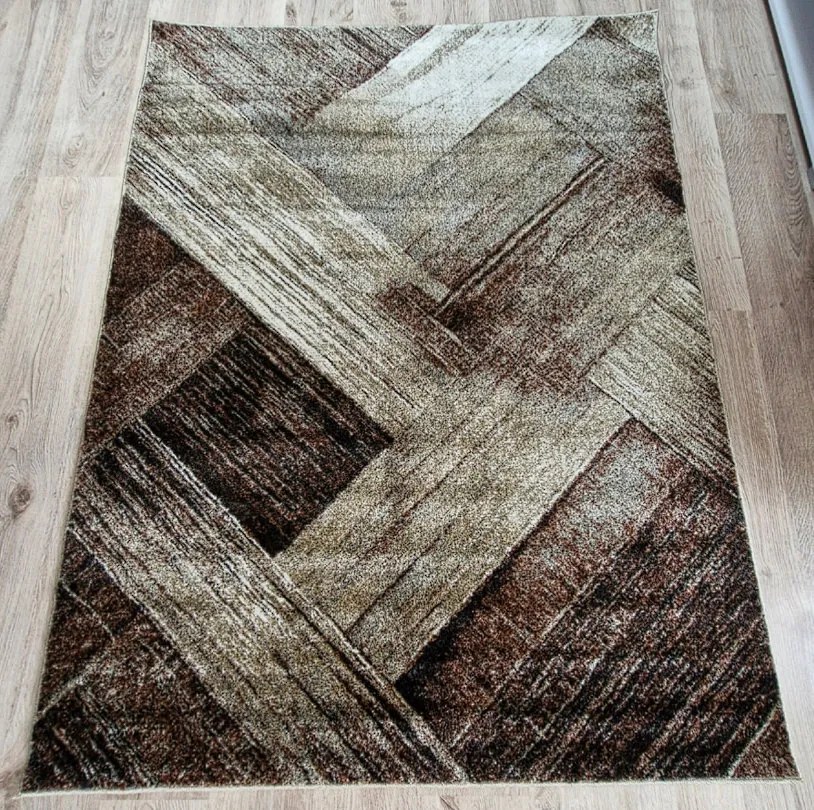 HU Hnedý moderný koberec Villa 836 s geometrickým vzorom Rozmer: 140x190 cm