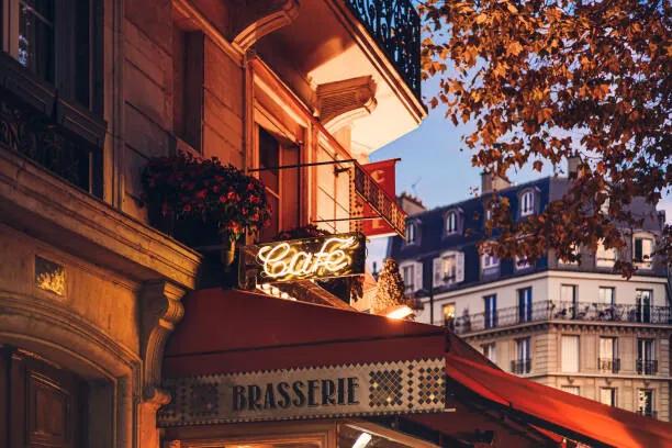 Umelecká fotografie Parisian cafe at twilight, kolderal, (40 x 26.7 cm)