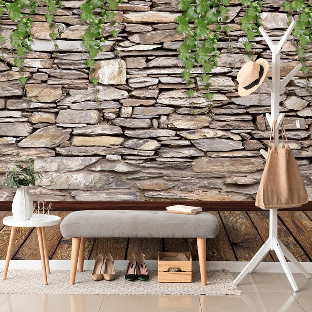 Tapeta kamenná stena pokrytá brečtanom