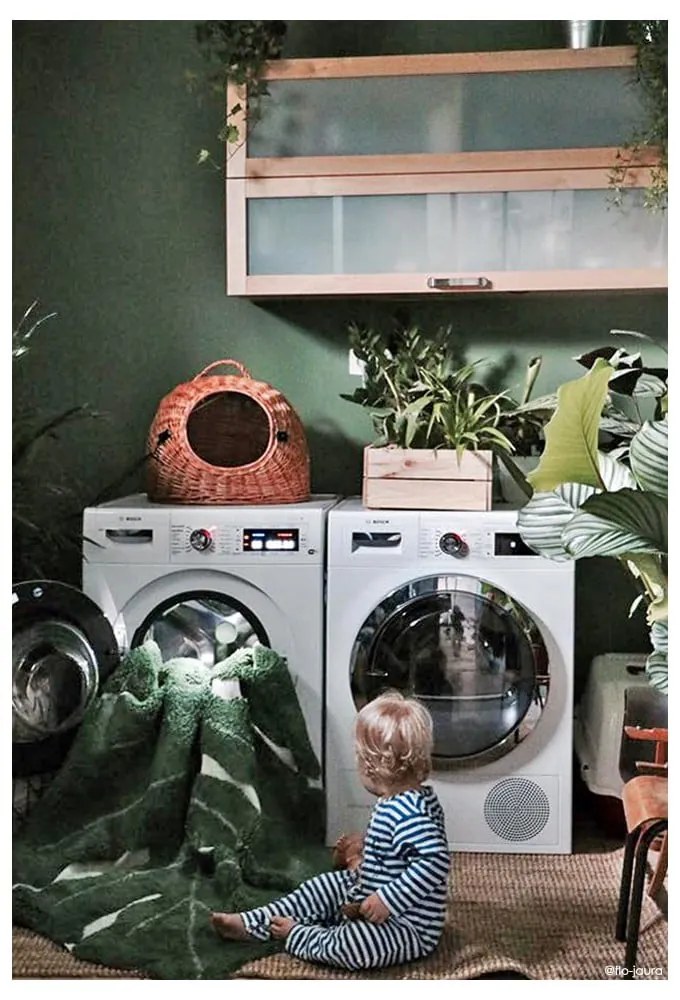 Tmavozelený prateľný ručne tkaný bavlnený detský koberec 120x180 cm Monstera Leaf – Lorena Canals