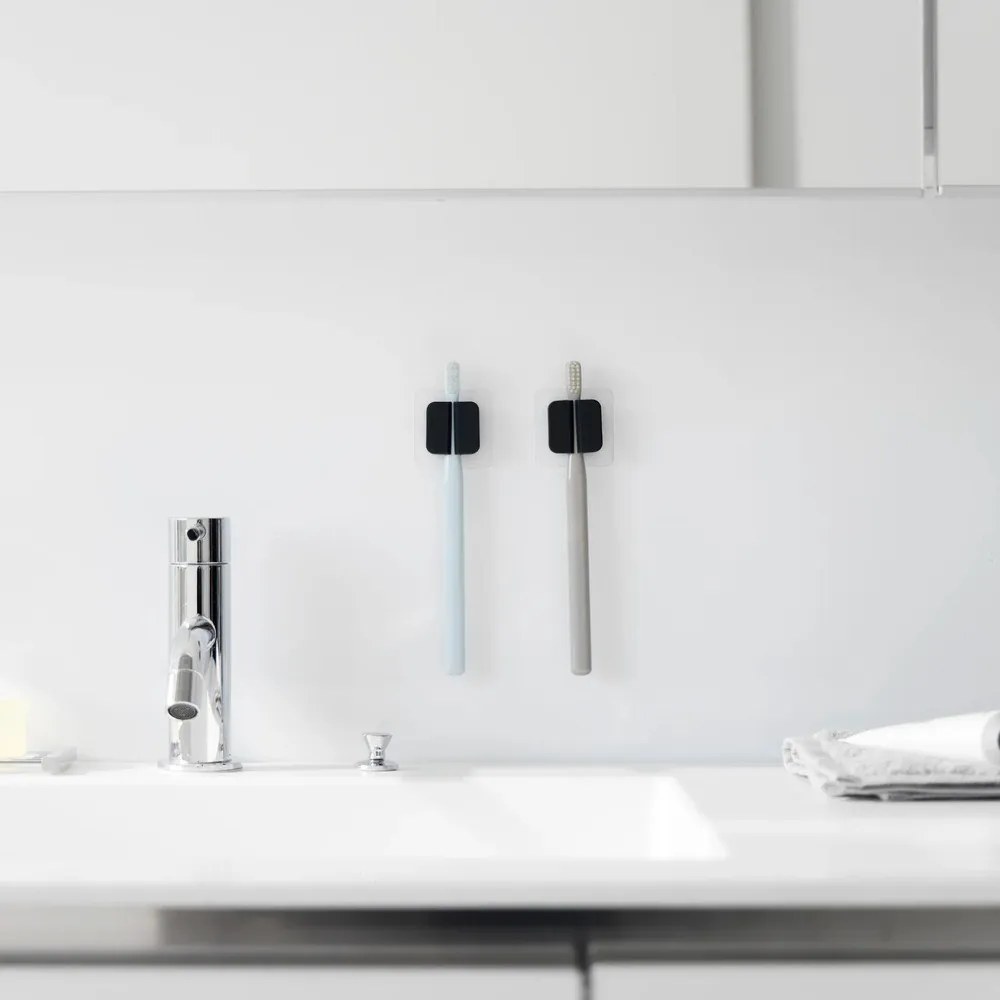 Čierne silikónové multifunkčné držiaky v súprave 2 ks Film Hook – YAMAZAKI