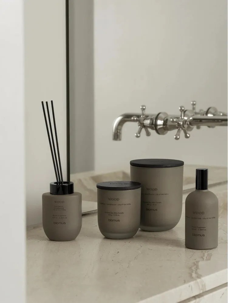 Vonná sójová sviečka doba horenia 35 h Tuoksu Wood – Blomus