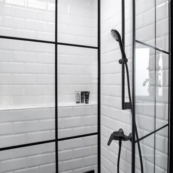 WENKO 24924100 - Sprchová hlavica Systém úspory vody 11x11 cm čierna