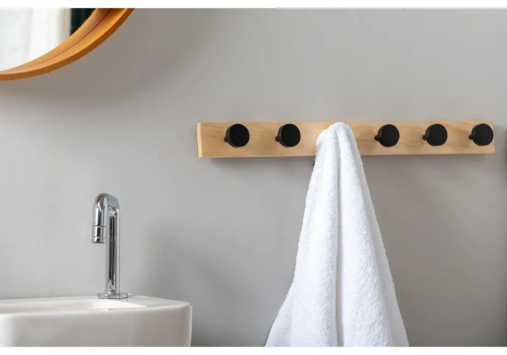 Čierny nástenný vešiak z borovicového dreva Knobs – PT LIVING