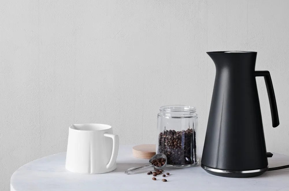 Čierna rýchlovarná kanvica 1,4 l Grand Cru – Rosendahl