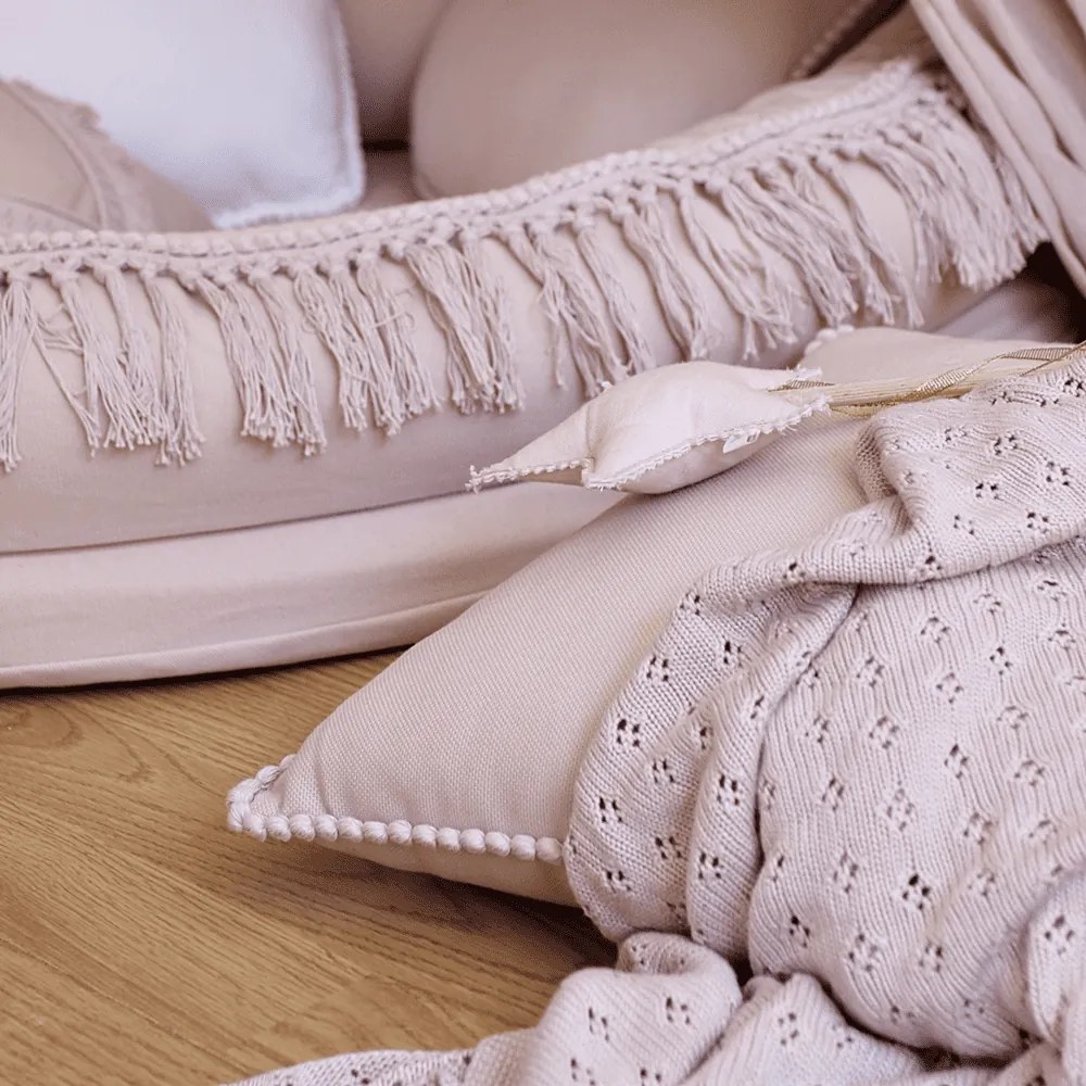 Boho obdĺžnikový vankúš s bublinkami púdrovo ružová 35x60cm