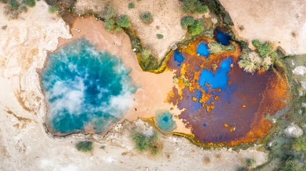 Umelecká fotografie Ala Lobet  geyser from above,, Roberto Moiola / Sysaworld, (40 x 22.5 cm)