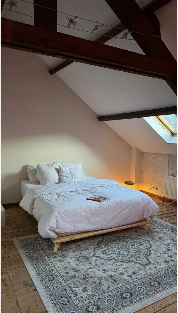 Dvojlôžková posteľ z borovicového dreva s roštom 180x200 cm Senza – Karup Design