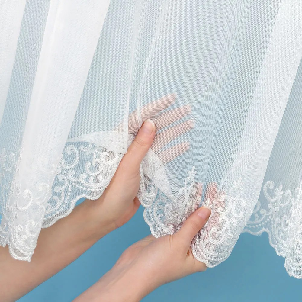 Svetlo smotanová záclona s perleťovo vytkávanou bordúrou zámocký vzor do oblúčka ZAC-026 výška 300 cm Iba metráž