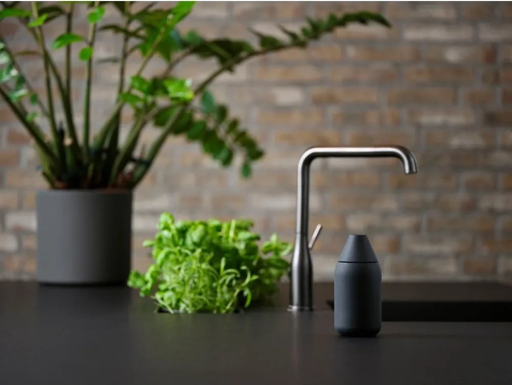 Čierny silikónový dávkovač mydla 300 ml Singles – Zone