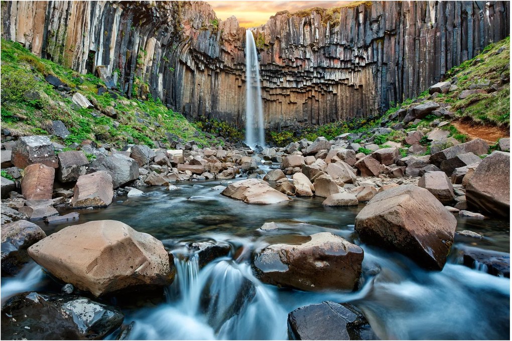 Obraz - Vodopád Svartifoss, Island (90x60 cm)
