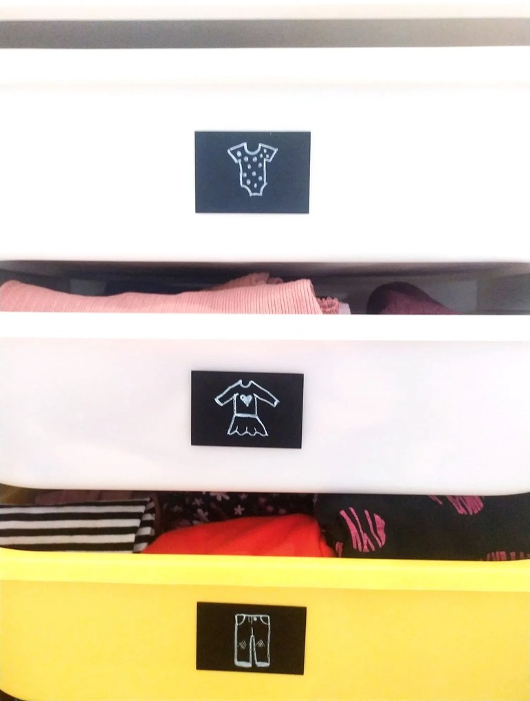 Sada štítkov / nálepiek, štítok čierny Obdĺžnik so zaoblenými rohmi - 18 ks Farba: biela