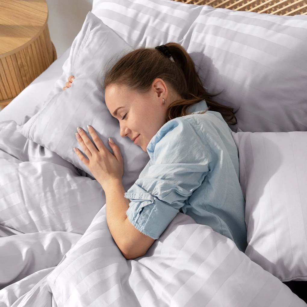 Goldea damaškové posteľné obliečky - svetlo sivé prúžky so saténovým leskom 220 x 200 a 2ks 70 x 90 cm