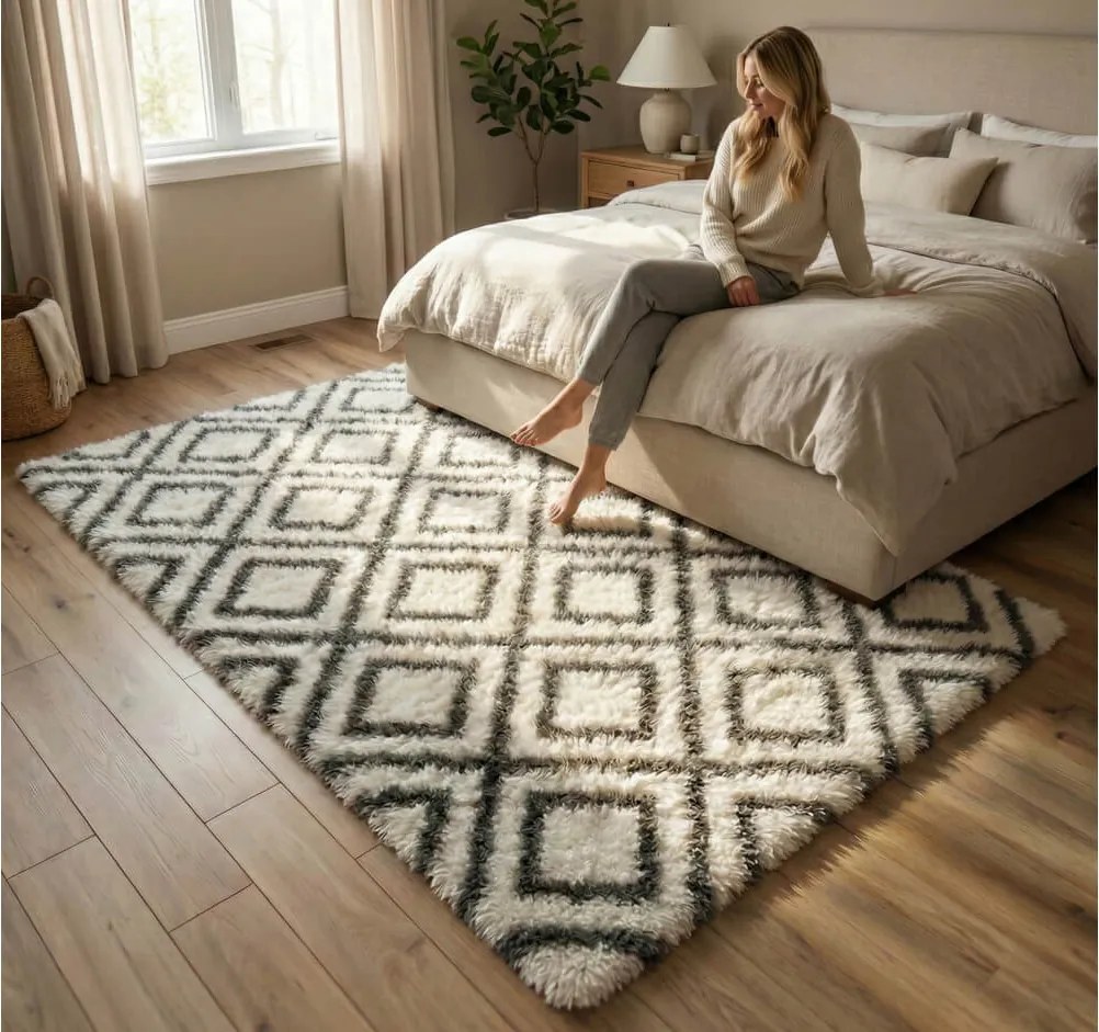 TZ Biely vzorovaný koberec shaggy Decor Cube Rozmer: 140x200 cm