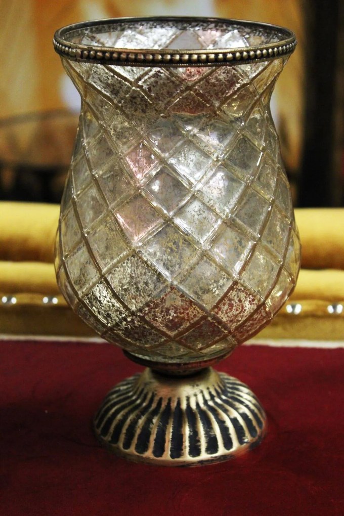 Zlatý rustikálny svietnik v tvare čaše 22cm