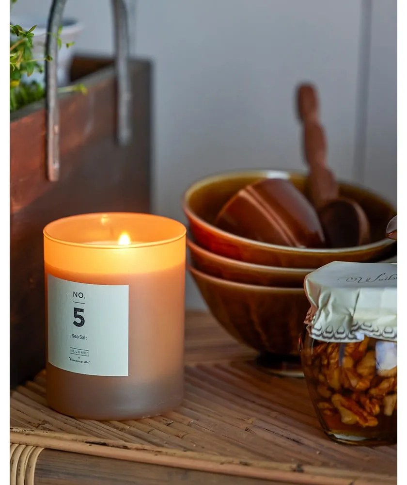 Vonná sviečka doba horenia 50 h No. 5 Sea Salt – ILLUME x Bloomingville