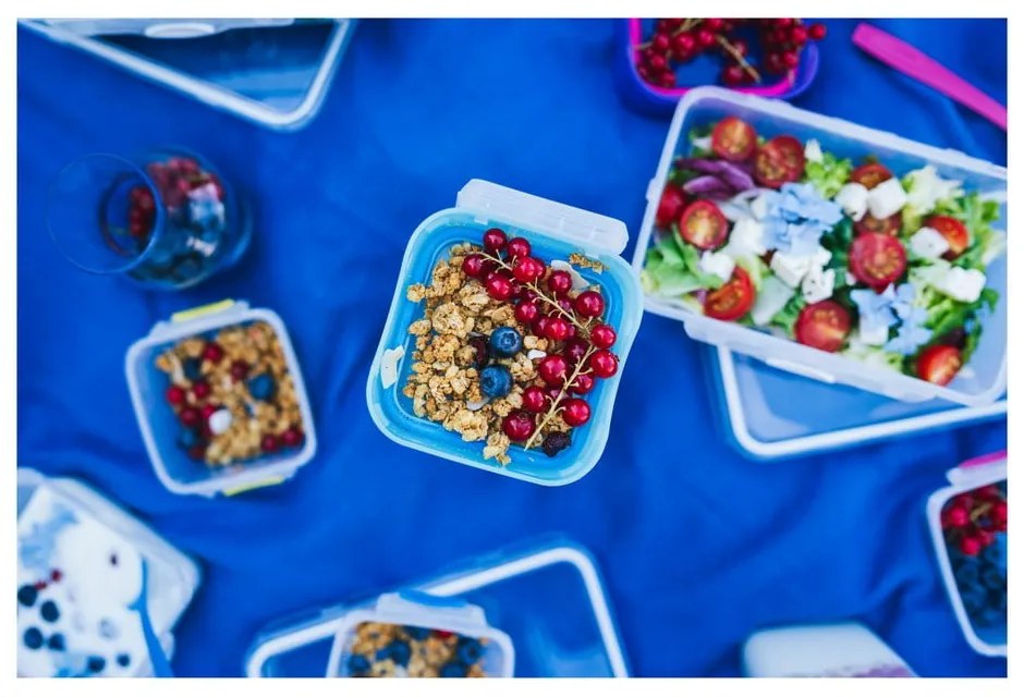 Modrá škatuľka na svačinu a obed s príborom, Vialli Design, 650ml+230m