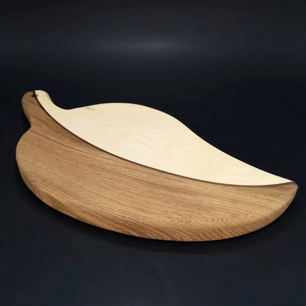 AMADEA Drevená doštička v tvare listu, masívne drevo, 3 druhy drevín, 37x19x2, 5 cm