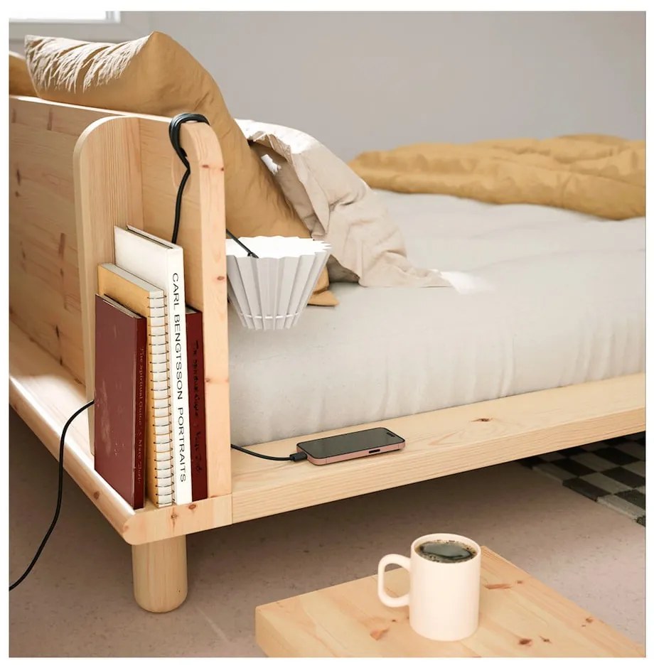 Dvojlôžková posteľ z borovicového dreva s roštom 160x200 cm Peek – Karup Design