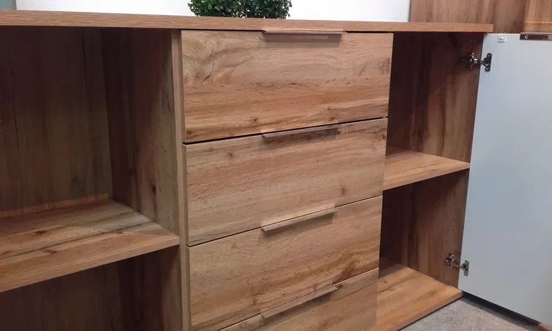 Komoda Capri, dub wotan/biela