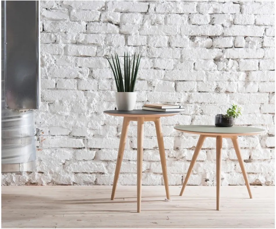 Odkladací stolík z dubového dreva s čiernou doskou Gazzda Arp, ⌀ 45 cm