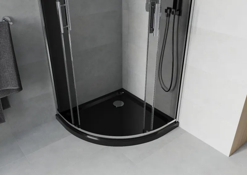 Mexen Rio, štvrťkruhový sprchovací kút s posuvnými dverami 90 x 90 cm, 6mm šedé sklo, chrómový profil + čierna sprchová vanička, 863-090-090-01-30-4170