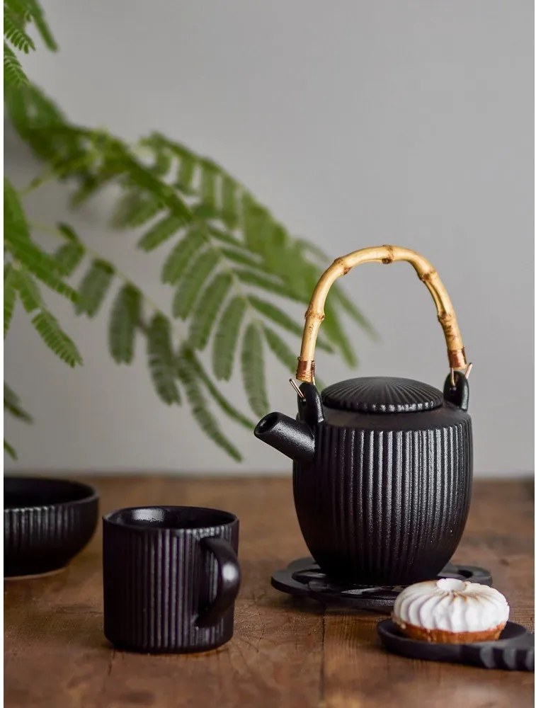 Čierna kameninová kanvica na čaj 850 ml Neri – Bloomingville