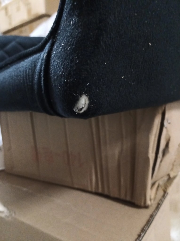 AKCIA Čierna zamatová stolička NOLA II. trieda