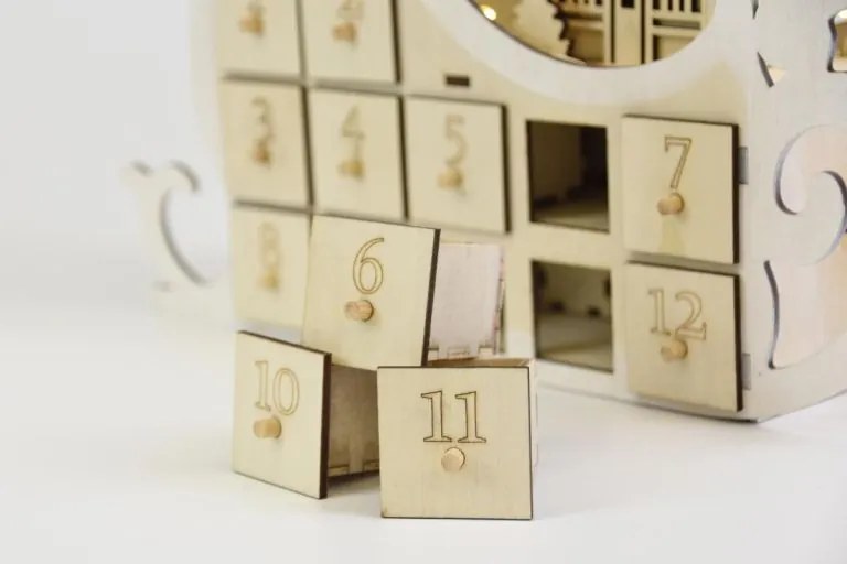 Vianočný adventný kalendár, sane, 10 LED, na batérie