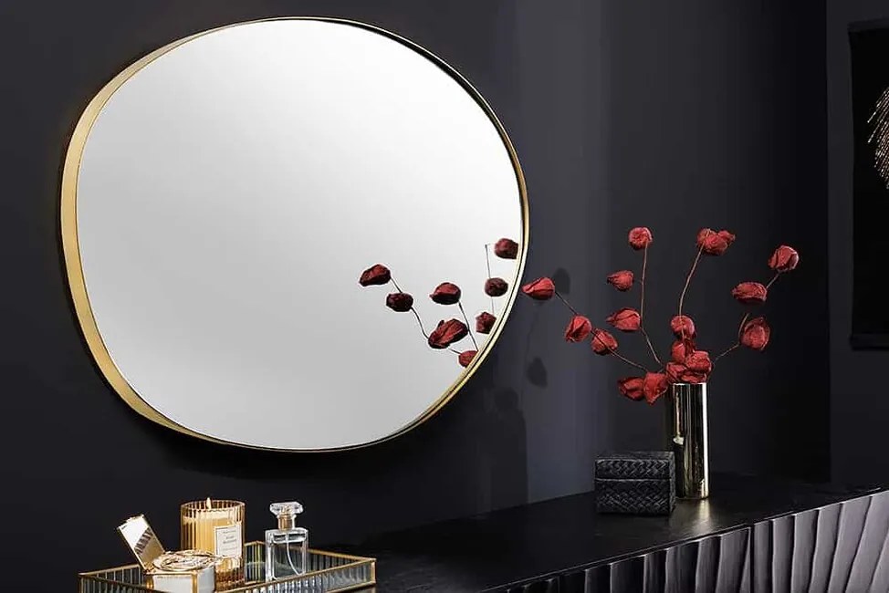 Moderné nástenné zrkadlo s kovovým rámom Salome zlatá 75cm