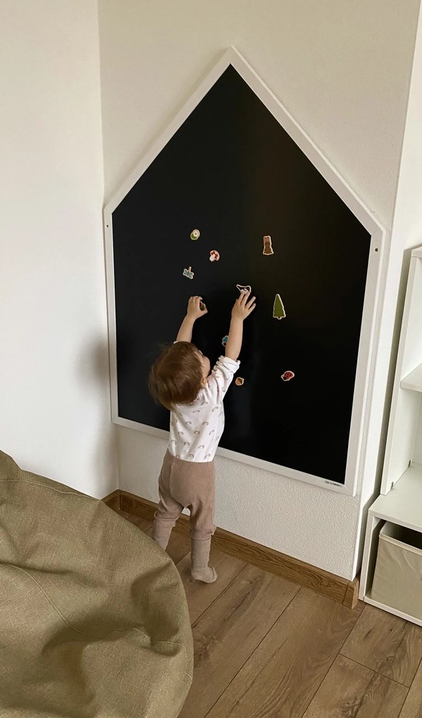 Toptabule.sk Kriedová tabuľa Domček v prírodnom drevenom ráme + 7 farieb rámu