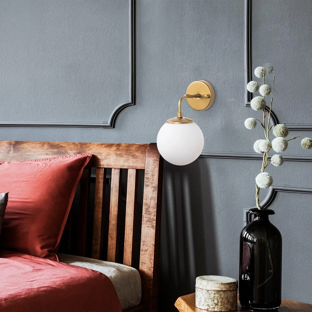 Nástenné svietidlo v zlatej farbe Horn – Opviq lights