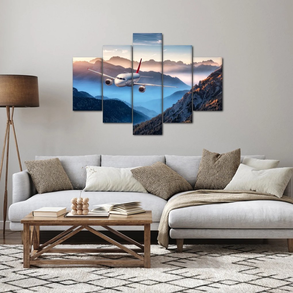 Obraz - Lietadlo nad vrcholmi hôr (150x105 cm)