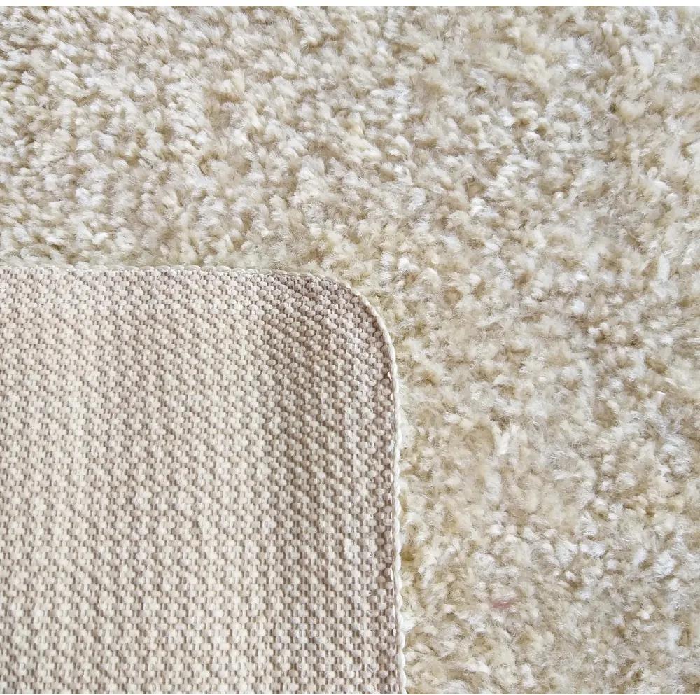Štýlový koberec v béžovej farbe