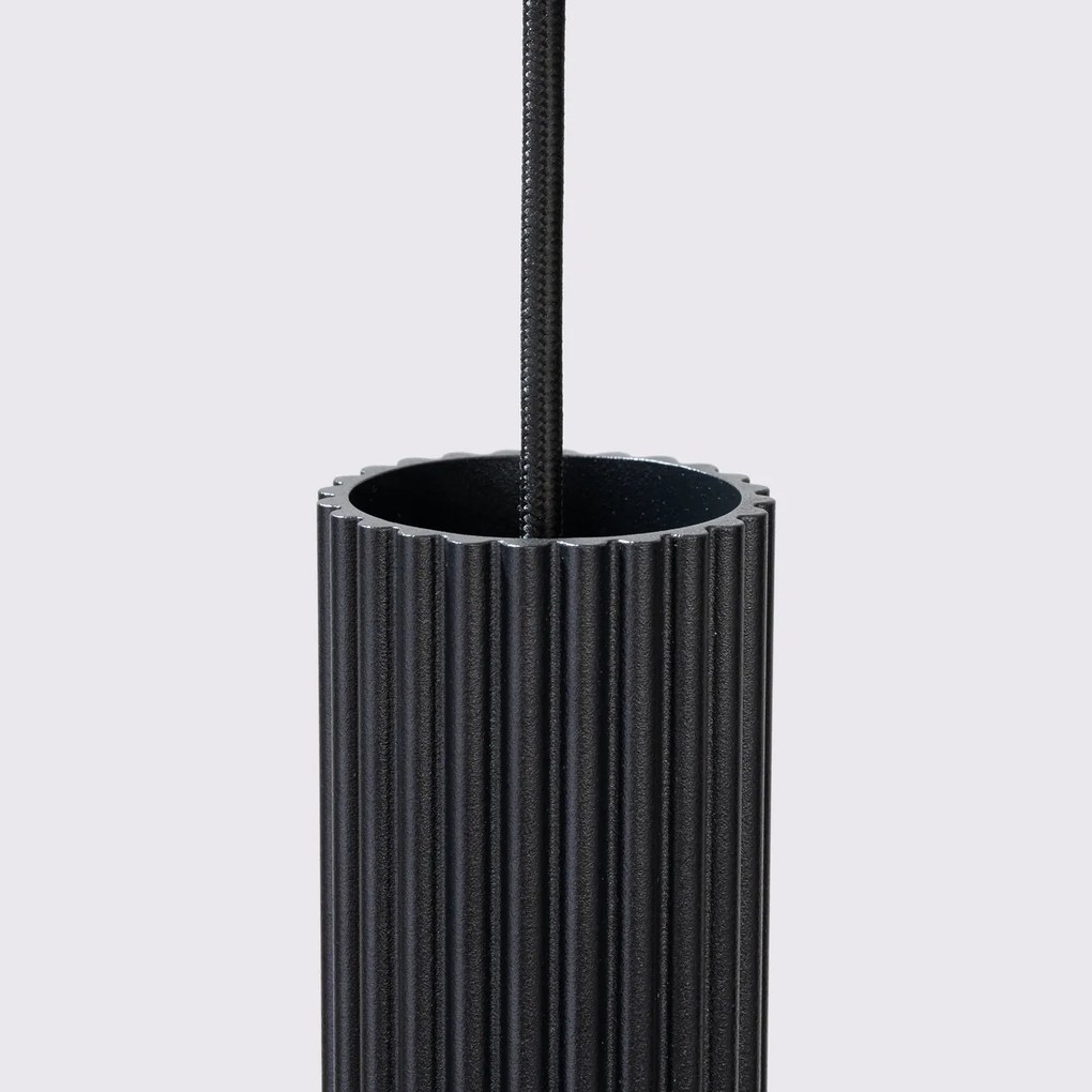 Závesné svietidlo Karbon, 3x čierne kovové tienidlo