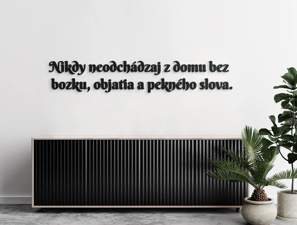 drevko Drevený citát Nikdy neodchádzaj z domu bez bozku Rozmer obrazu: 14,5 x 85 cm, Farba dekorácie: Čierna