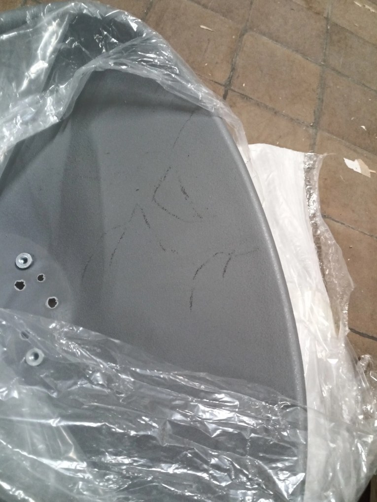 AKCIA Sivá stolička BALI MARK s čiernymi nohami II. akosť