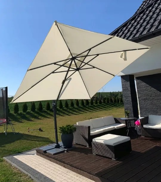Štýlový sivý slnečník MINI ROMA 2,5 × 2,5 m