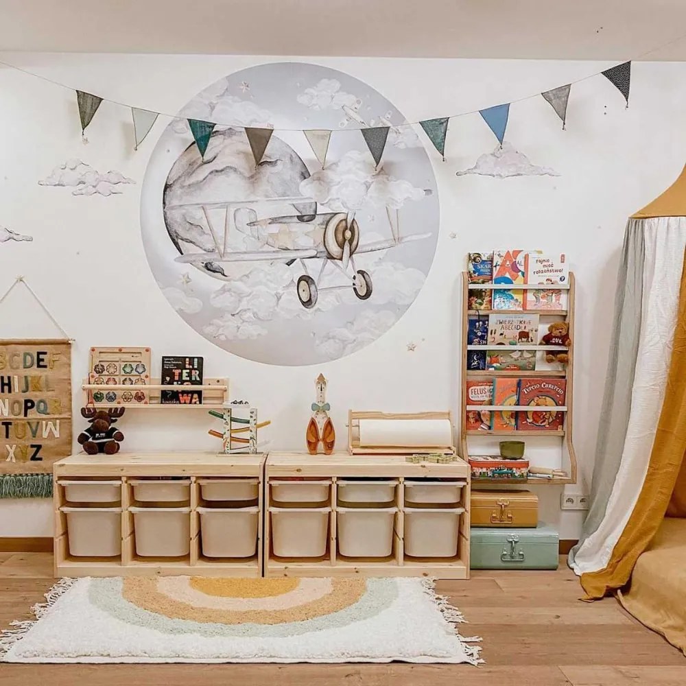 Samolepka do detskej izby lietadlo v kruhu M