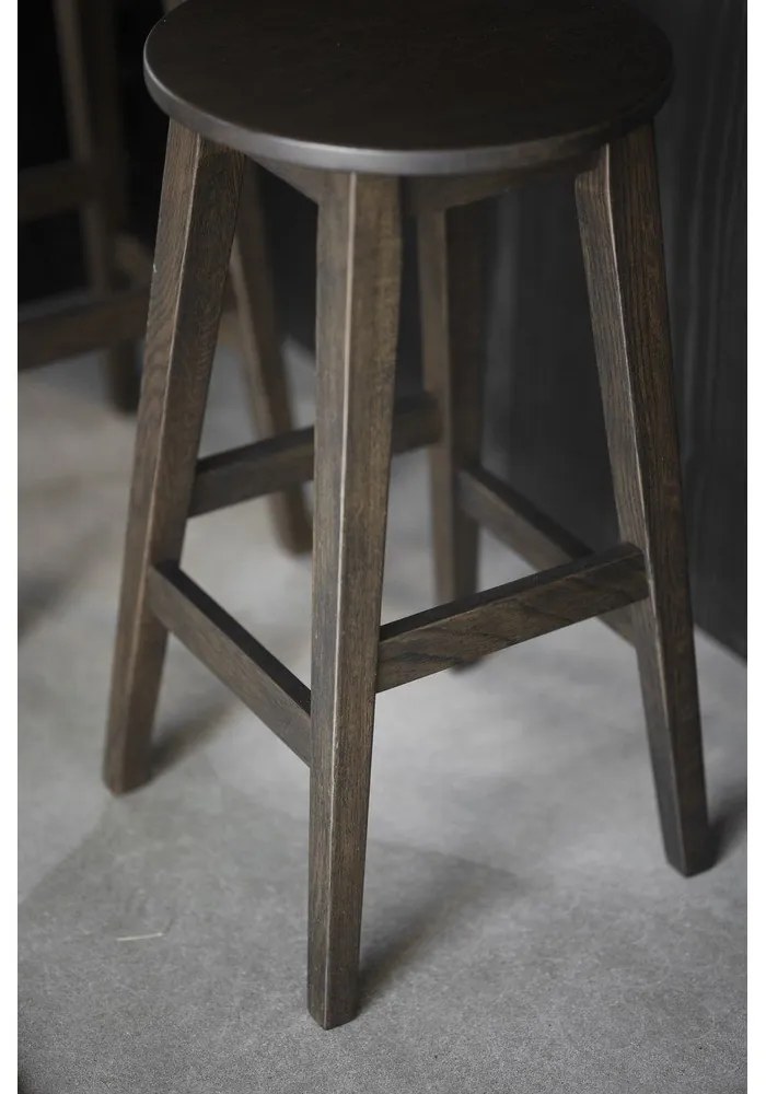 Tmavohnedé barové stoličky v súprave 2 ks z dubového dreva (výška sedadla 65 cm) Austin – Rowico